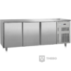 De 3-deurs Gastro-Inox koelwerkbank met een afmeting van 2000(b)x700(d)x850(h)mm